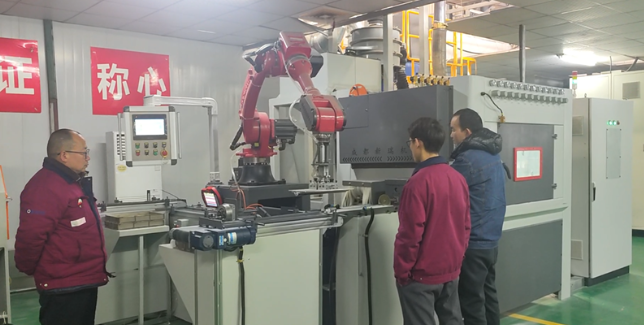 营口自动喷砂机选型要点，看完少走弯路。